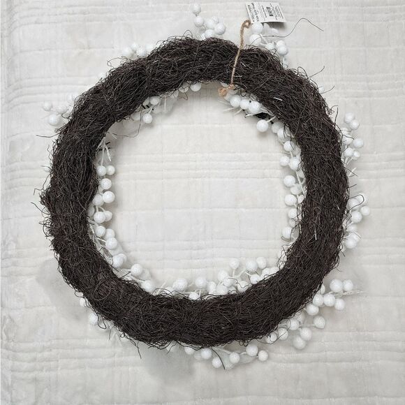 Nwt Halloween White Spiders & Web Wreath, 20" - Picture 6 of 6